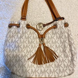 Michael kors jet set white gathered tote